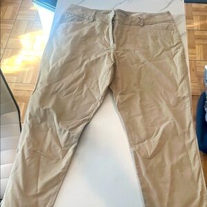 New York and Co beige cropped stretch pants, size 8.
